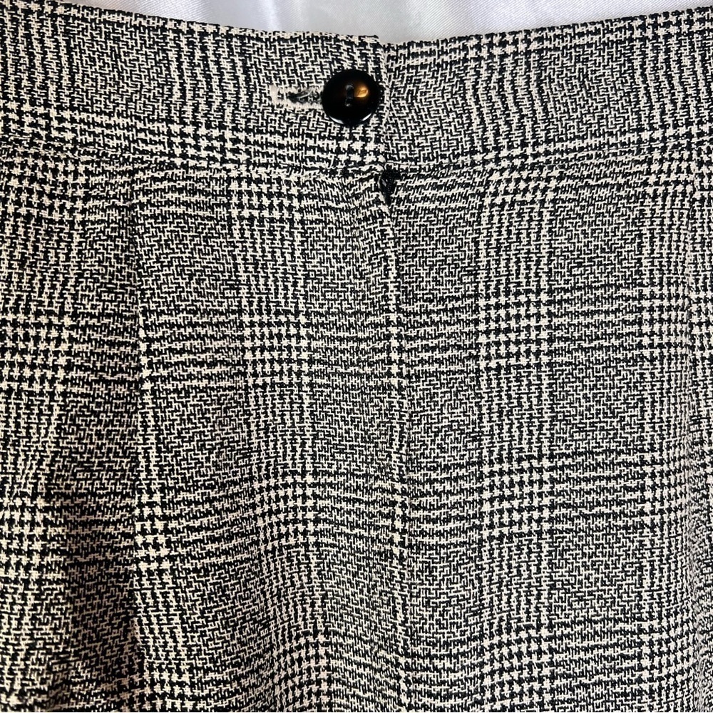 Vintage Black & White Plaid Mini Skirt – Preppy Y2K Business Casual (Size 6) - Picture 3 of 6